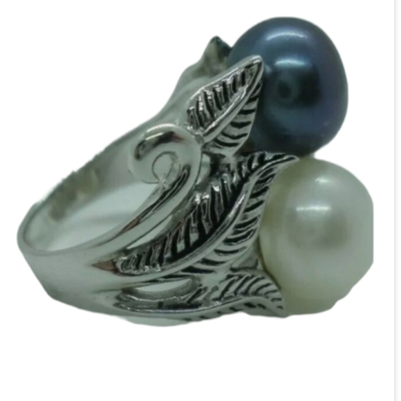 🎖Stunning CFJ Freshwater Pearl Ring with Jewelry Bag 👑(COPY) - Picture 6 of 7